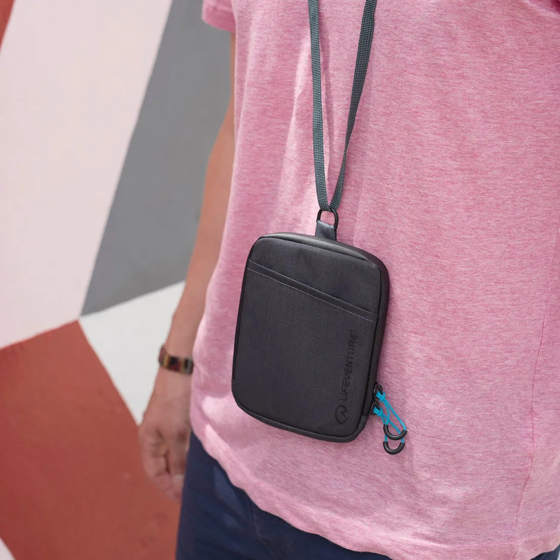 Lifeventure RFID Travel Neck Pouch Brustbeutel mit RFID-Schutz