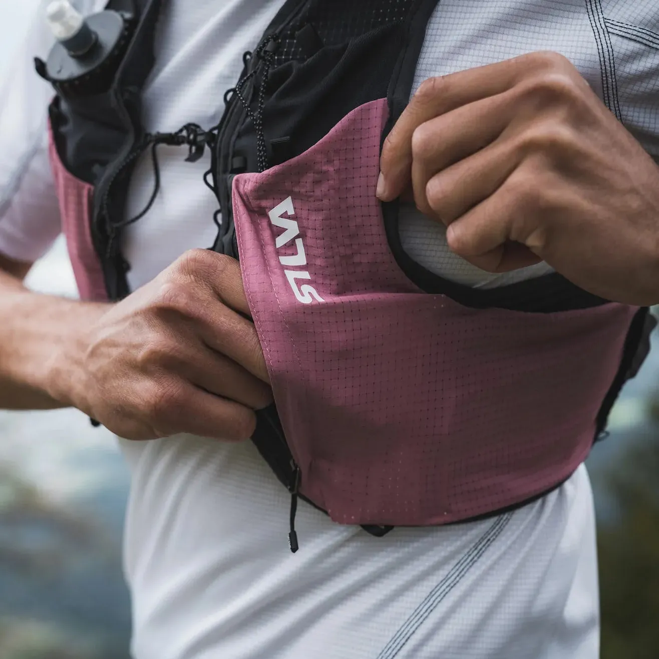 Silva Strive Fly 3L Laufweste Rose mit 2 Flasks