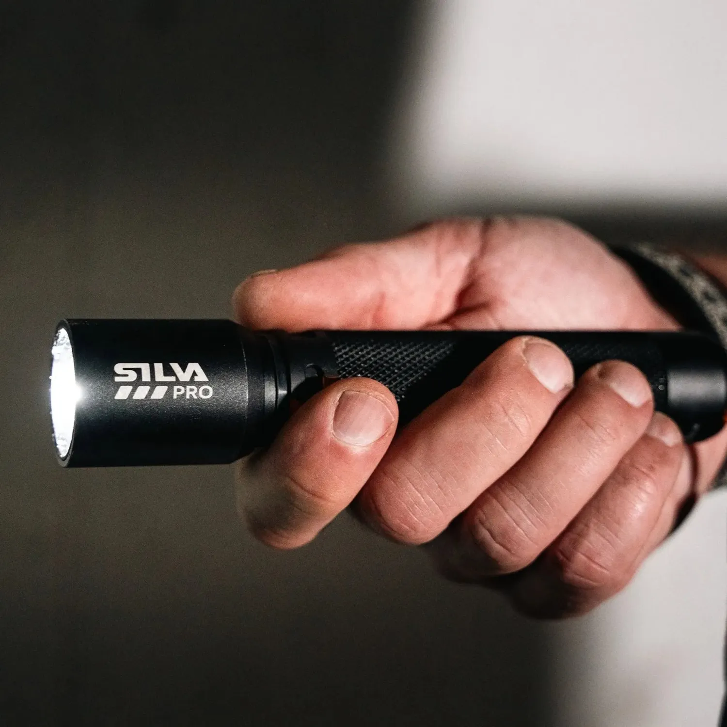 Silva Zoomlight 1000 Taschenlampe 1000 Lumen IP68