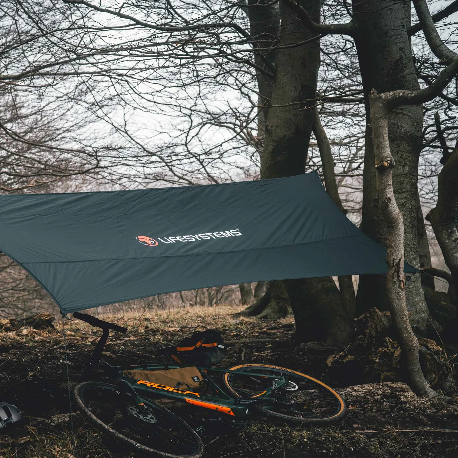 Lifeventure Expedition Tarp Plane wasserdicht mit Heringen