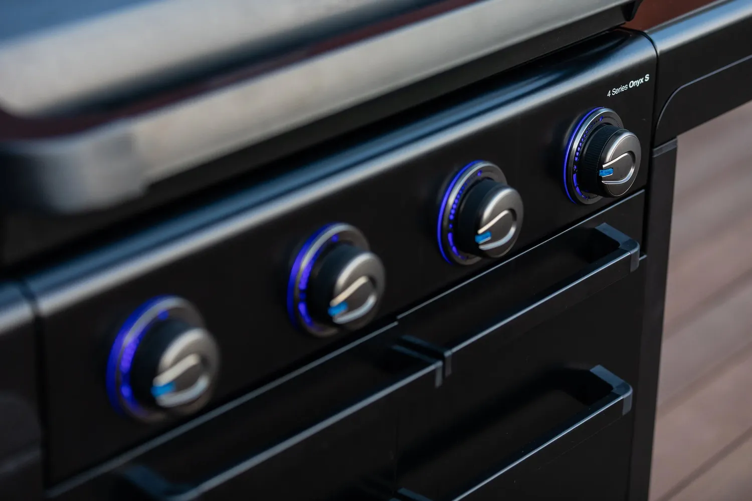 Campingaz 4 Series Onyx S Gasgrill 4-Brenner Seitenkocher