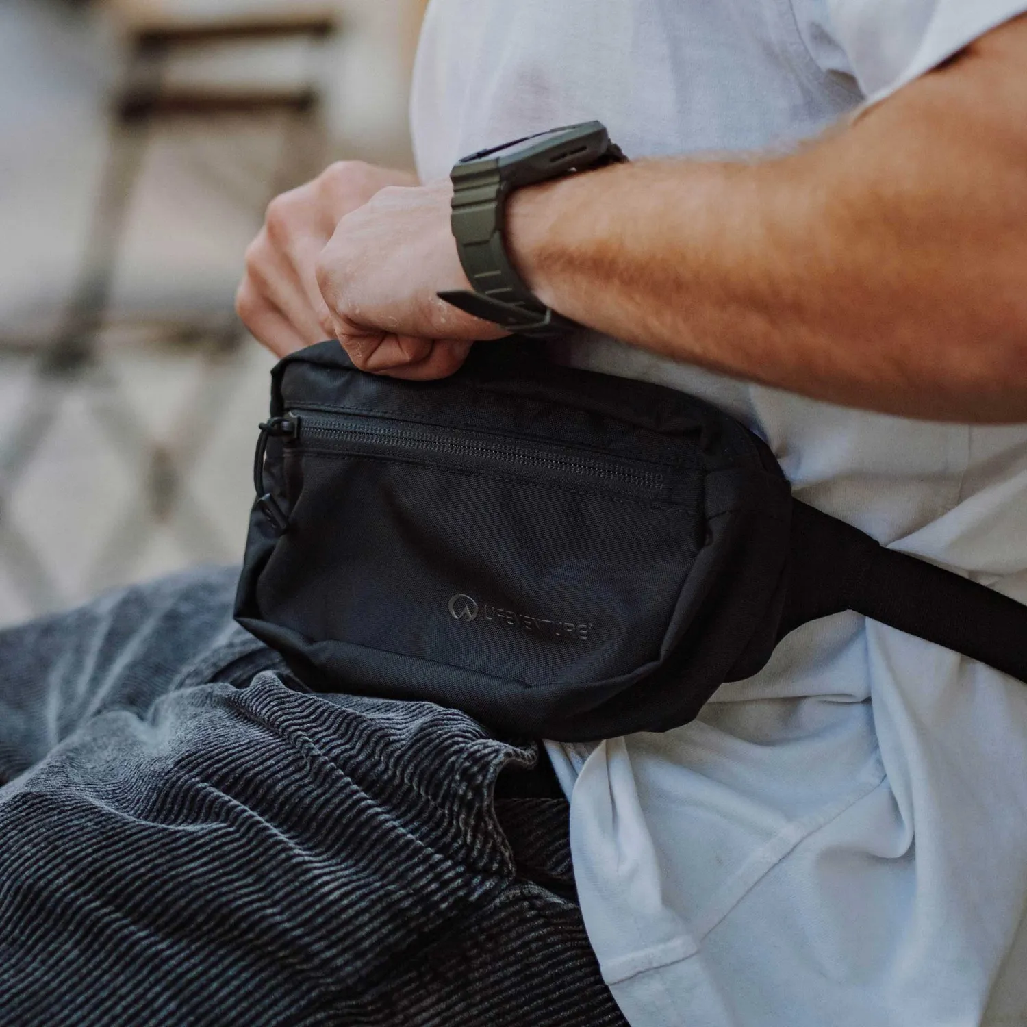 Lifeventure Discovery RFiD Bauchtasche schwarz wasserabweisend