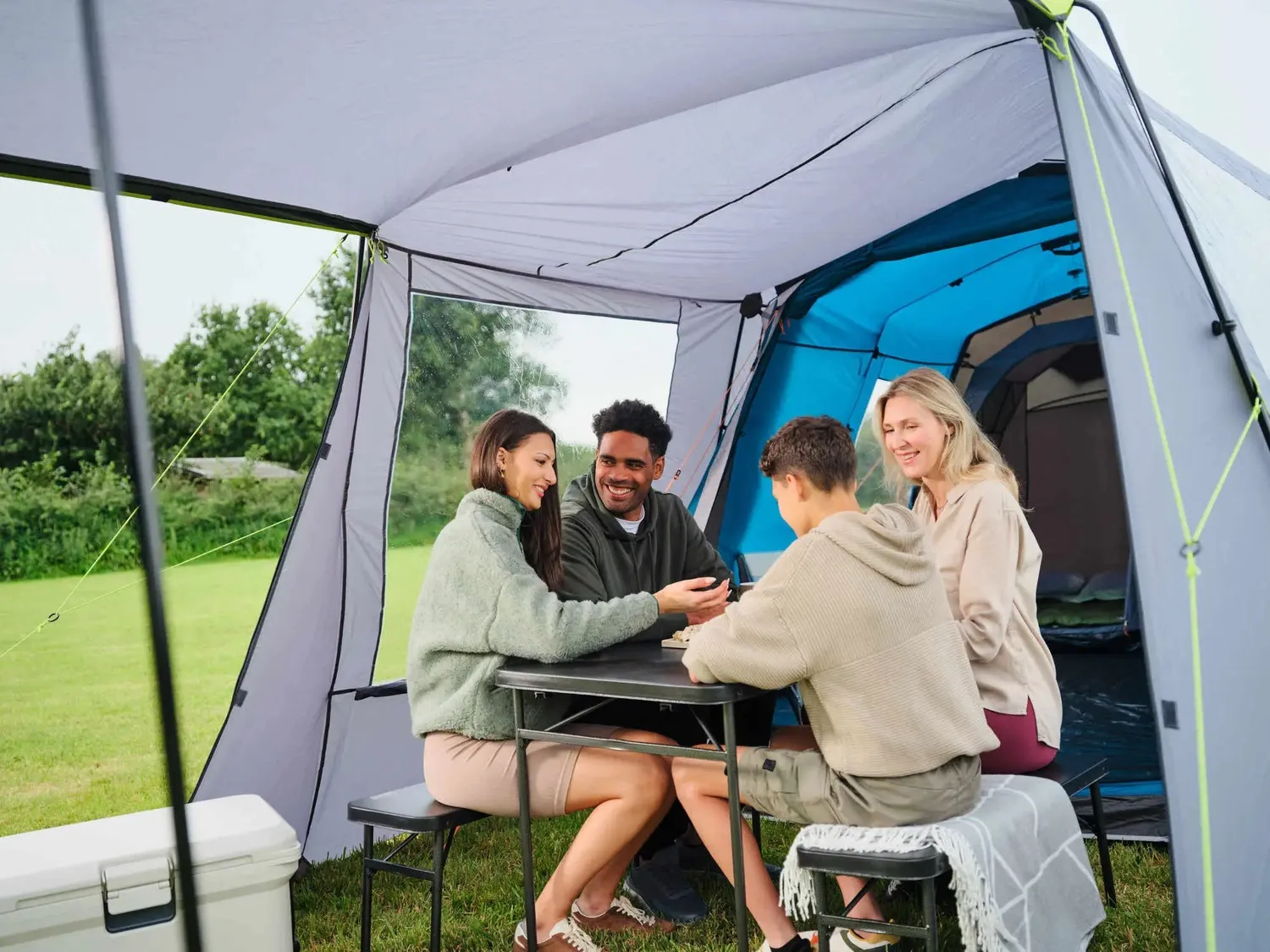 Coleman Victoria Falls 4 Vorzelt geschlossen 5 m²