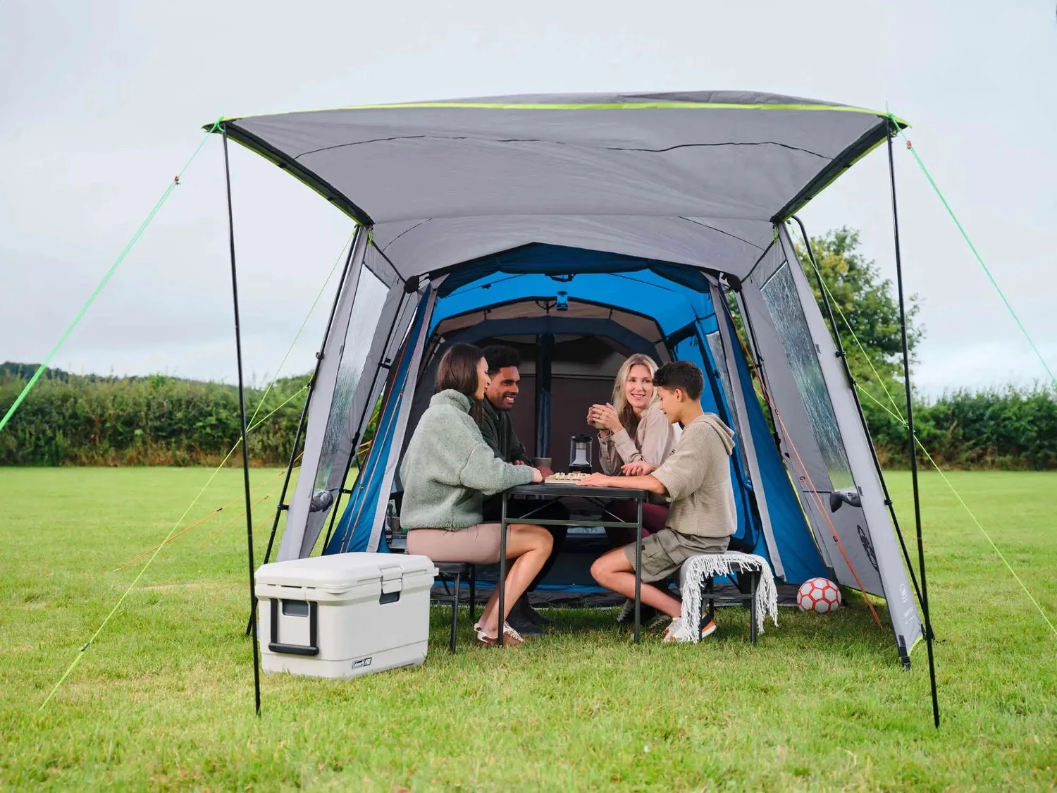 Coleman Victoria Falls 4 Vorzelt geschlossen 5 m²