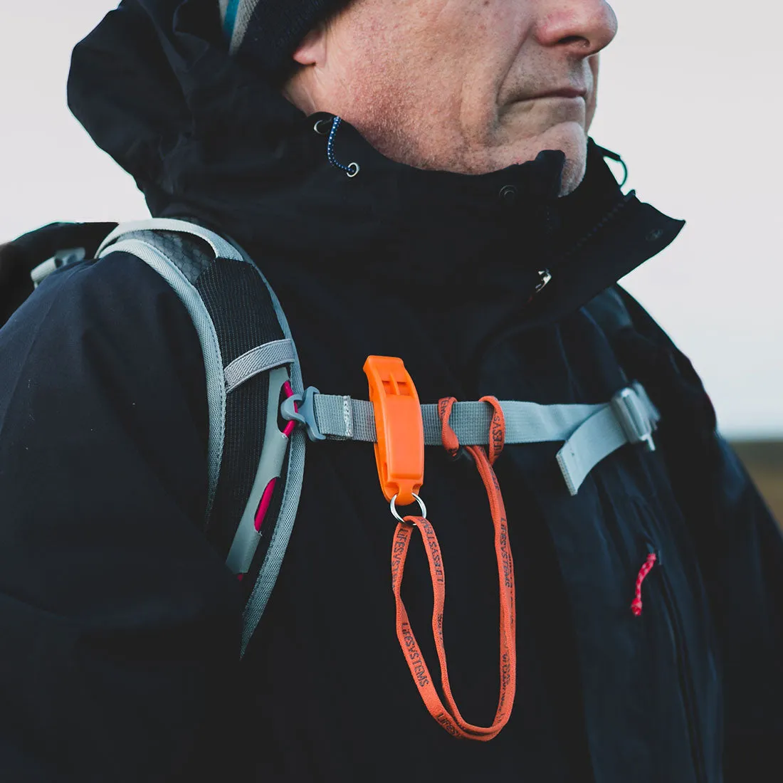 Lifeventure Safety Whistle Notpfeife mit Band