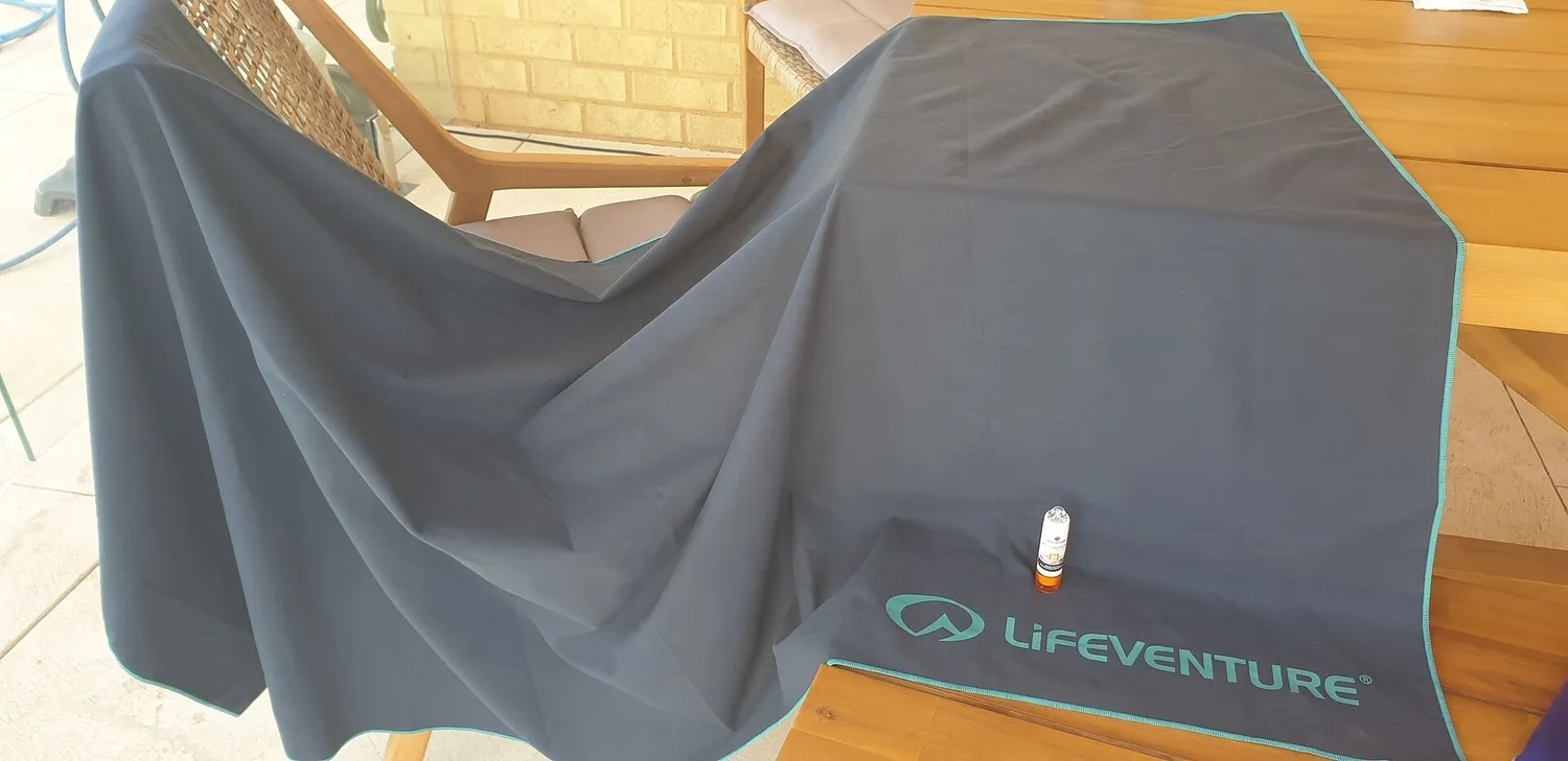 Lifeventure SoftFibre Reisehandtuch Large saugstark recycelt