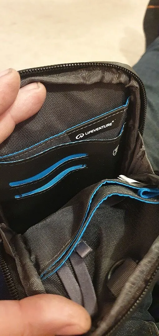 Lifeventure RFID Travel Neck Pouch Brustbeutel mit RFID-Schutz